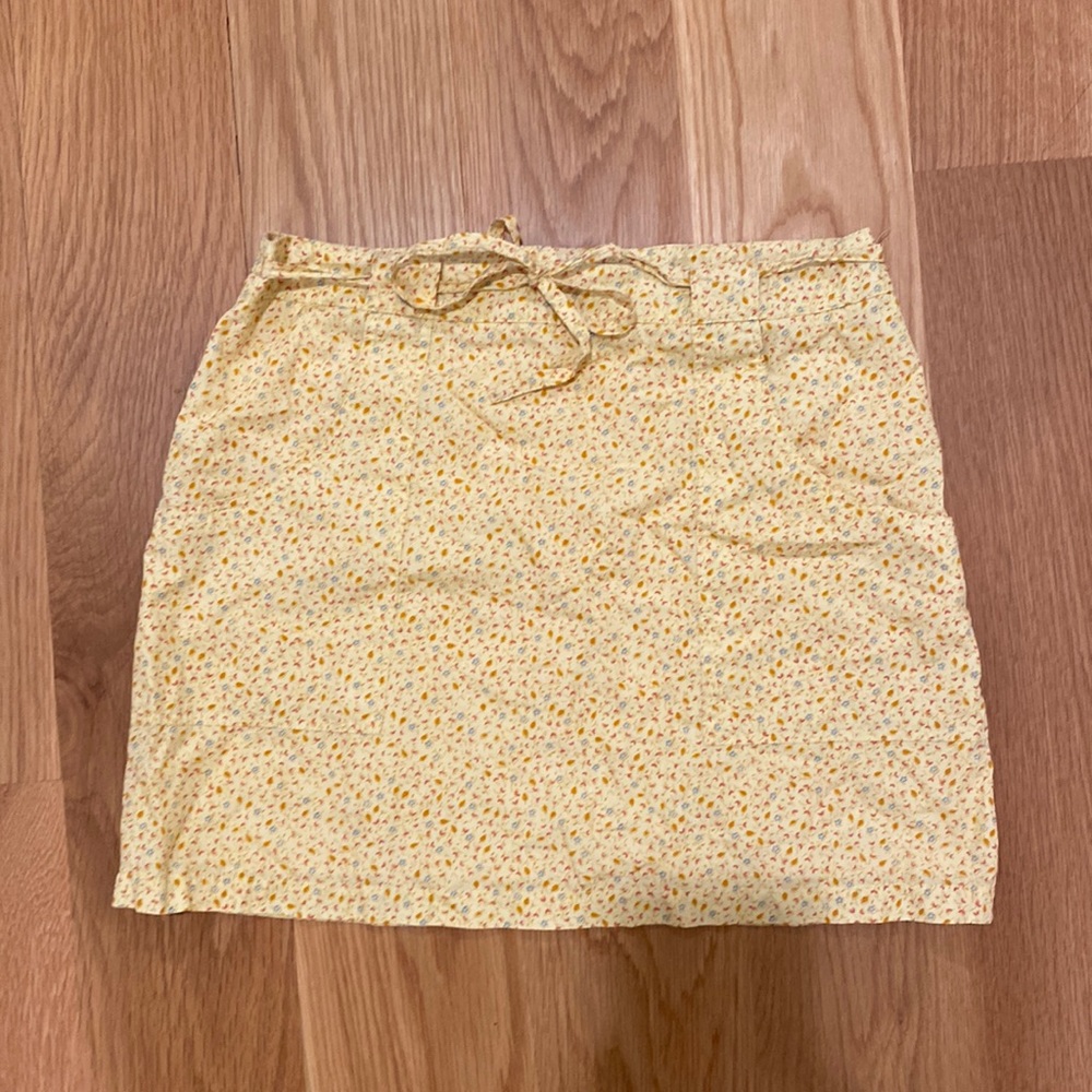 Yellow floral print skirt with pockets